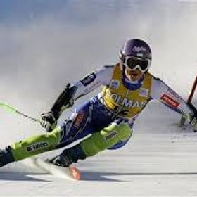 Катание на лыжах‎