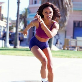 Кататься на роликах