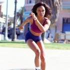 Кататься на роликах