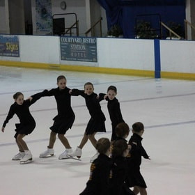 Кататься на коньках