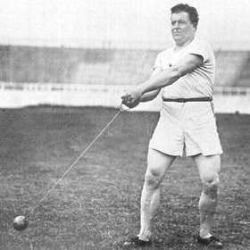 Кидать молот