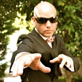 Потрясающий