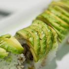 Ролл с угрем и авокадо