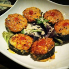 Ролл с запеченным лососем